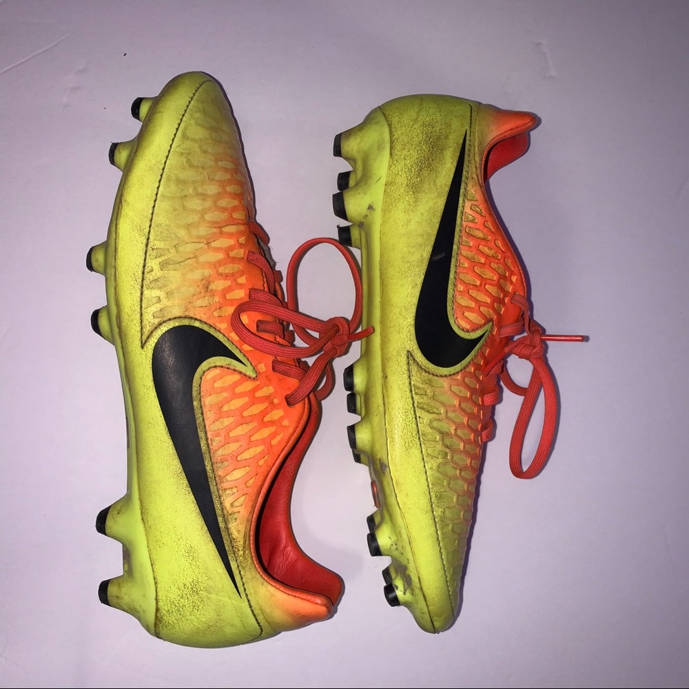 Nike Soccer Cleats *MAKE OFFERS*